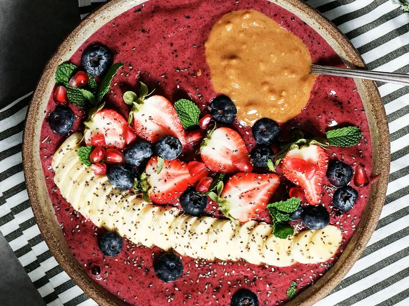 Tigela de açaí com frutas